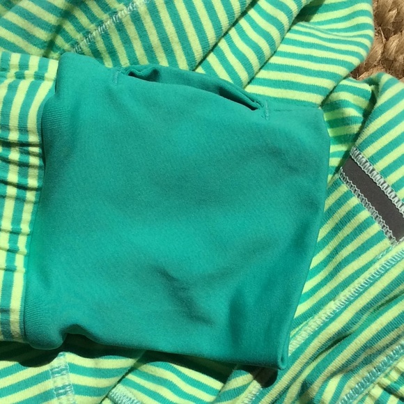 Lululemon EUC 1/4 Zip Long Sleeve Top - Size 10 - Picture 6 of 8